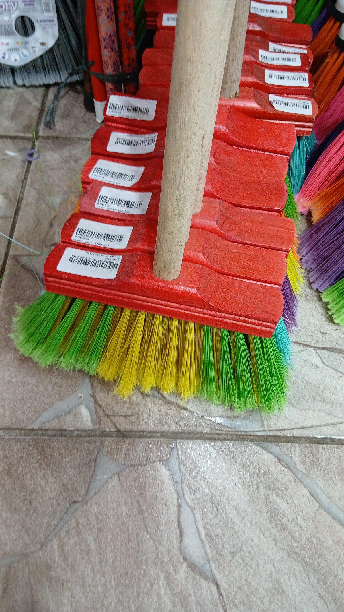 Vassoura noviça madeira