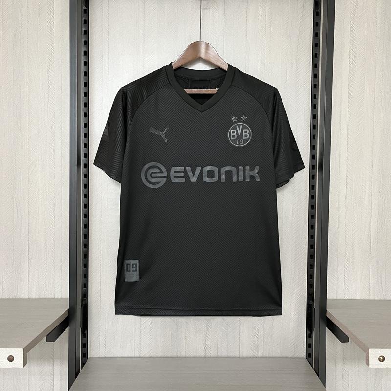 Borussia Dortmund All Black Torcedor