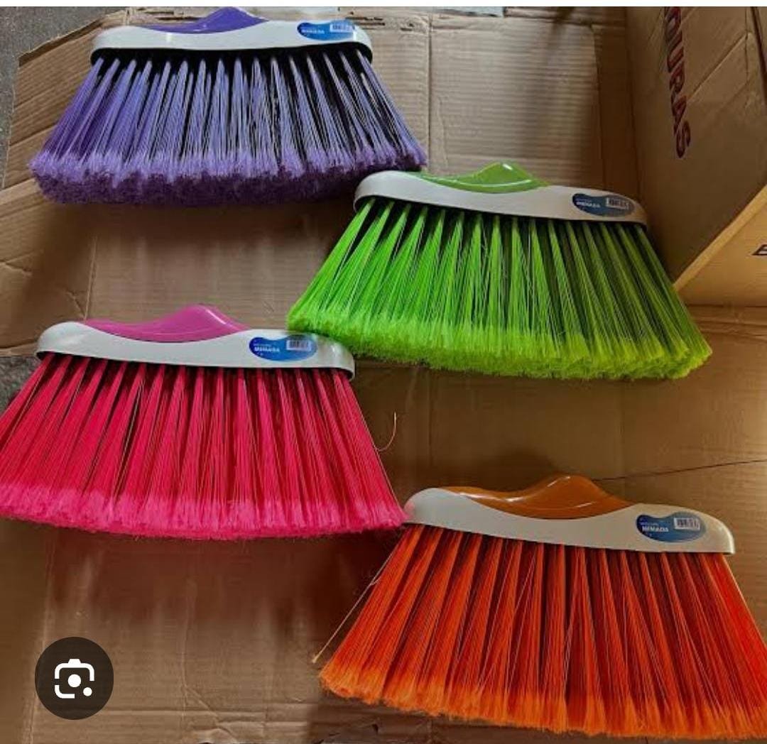 Vassoura mimada aquarela