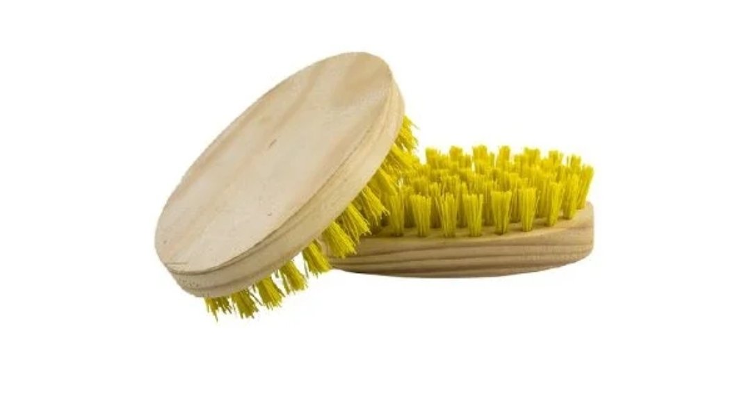 Pct com 6 escova p roupa madeira